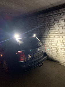Toyota Avensis (8 foto / 8)