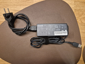 Lenovo 90W sülearvuti laadija / adapter (Square Tip) (1 foto / 2)