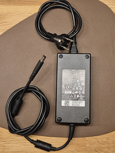 Dell dock WD22TB4 + Dell 180W laadija (8 foto / 9)