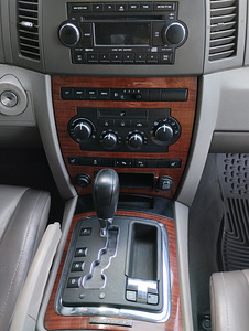 M/V: Jeep Grand Cherokee 3.0crd 160kw , atm 2005 (11 foto / 15)