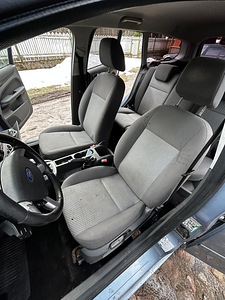 Ford Focus 1.6 74kw (6 foto / 10)