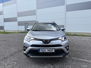 Toyota Rav-4 (2 фото из 15)