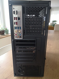 King of The Hill Gaming PC (3 foto / 10)