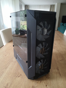 King of The Hill Gaming PC (7 foto / 10)