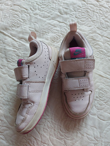 Кроссовки Nike (1 фото из 3)