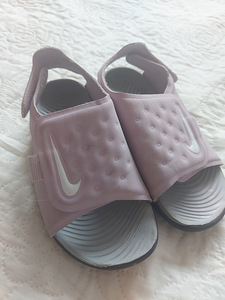 Сандалии Nike (2 фото из 2)