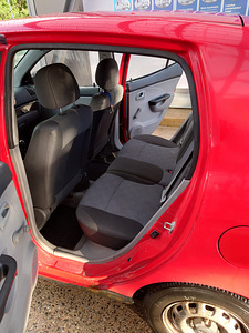Kia Picanto (7 foto / 8)