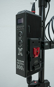 Aputure 300 x Storm Studio Lamp (2 foto / 6)