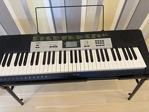 Синтезатор Casio LK-135 (3 фото из 4)