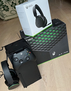 Microsoft Xbox Series X 1TB + Wireless headset (2 foto / 2)