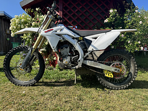 SUZUKI RMZ 250 (1 foto / 5)