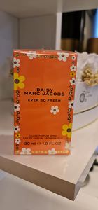 Marc Jacobs .Ever so fresh. Eau de parfum . Avamata pakend (1 foto / 5)