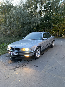 M/V BMW E38 730i V8 (2 foto / 8)