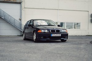 BMW 318i (2 foto / 15)