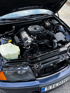 BMW 318i (15 foto / 15)