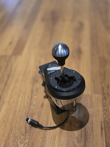 Thrustmaster TH8A (1 foto / 1)