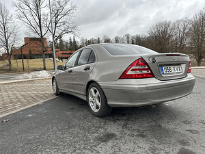 MERCEDES-BENZ C 200 CDI (7 foto / 12)