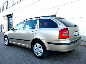 Skoda Octavia 2.0 FSI 110kW, üv 05.2027 (3 foto / 7)