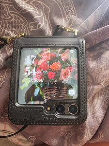 Samsung Galaxy flip5 (4 foto / 4)