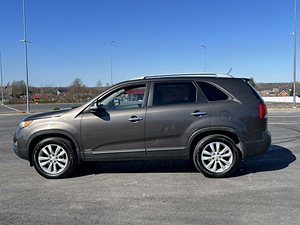 Kia Sorento (4 foto / 8)