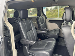 Lancia Voyager (6 фото из 6)