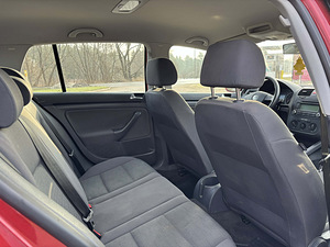 Volkswagen Golf (6 foto / 6)