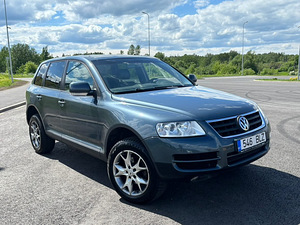 Volkswagen Touareg (2 foto / 6)