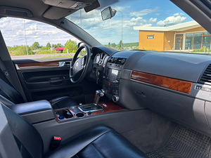 Volkswagen Touareg (6 foto / 6)