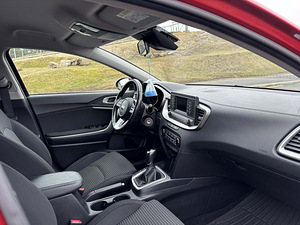 Kia Ceed (9 foto / 13)