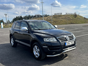 Volkswagen Touareg (2 foto / 6)