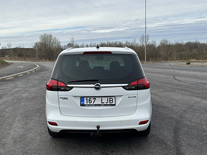 Opel Zafira (8 foto / 11)