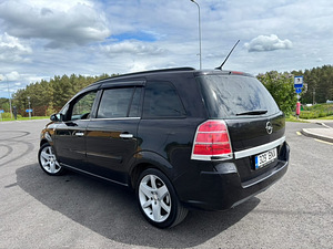 Opel Zafira (3 фото из 6)