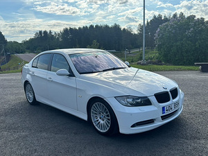 BMW 330 (2 фото из 8)