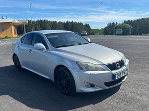 Lexus IS250 (2 фото из 9)