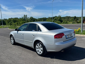 Audi A4 (3 foto / 6)
