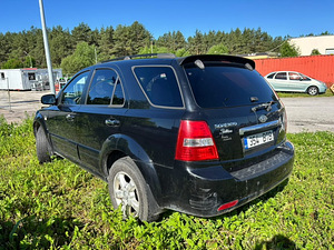 Kia Sorento (4 foto / 6)