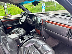 Jeep Grand Cherokee (8 foto / 8)