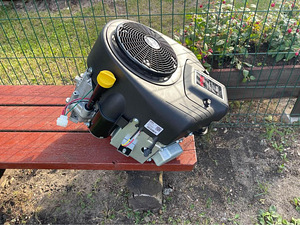 Новый! Двигатель Briggs & Stratton V-Twin 23.0HJ (3 фото из 7)