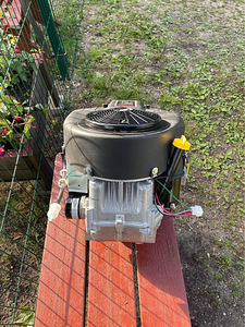Новый! Двигатель Briggs & Stratton V-Twin 23.0HJ (4 фото из 7)