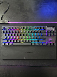 Razer Basilik v3 pro Steelseries Apex TLK Wireless (2 foto / 3)