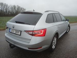 Skoda Superb (1 фото из 6)