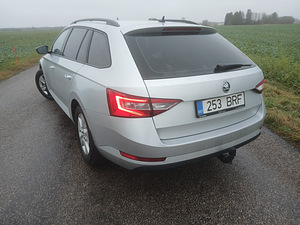 Skoda Superb (3 фото из 6)