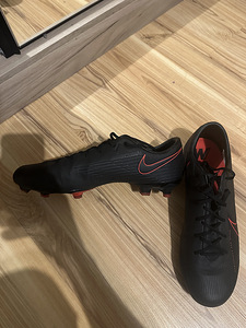 Nike Mercurial Vapor jalgpalliputsad (1 foto / 3)