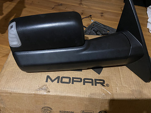 DODGE RAM 1500 towing peegel, defektiga (4 foto / 10)