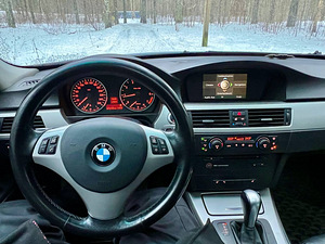 BMW e90 320i автомат (7 фото из 10)