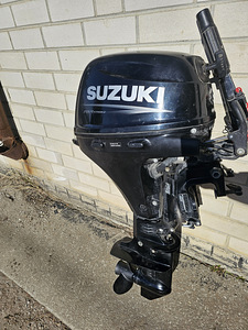 Двигатель SUZUKI DF-20 (1 фото из 3)
