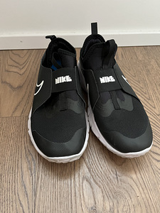 Кроссовки Nike (3 фото из 3)