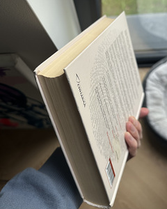 Raamat «Sapiens: INIMESE LÜHIAJALUGU» (2 foto / 2)