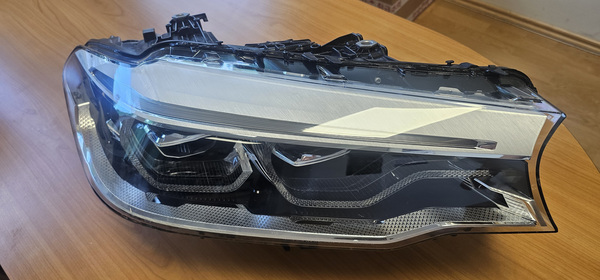 BMW 5 seeria G30/G31 LED adaptive parempoolne esituli
