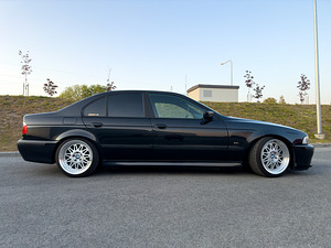 BMW E39 540i 4.4 V8 6manu (2 foto / 11)